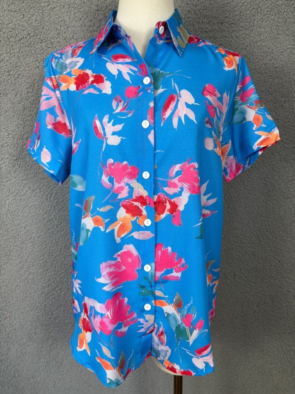 Blue Short-Sleeve Button-Up Shirt Leaf Print Small Lightweight Fabric Multi NWOT